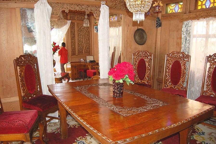 Laila Majnoo Houseboat Srinagar Restaurant