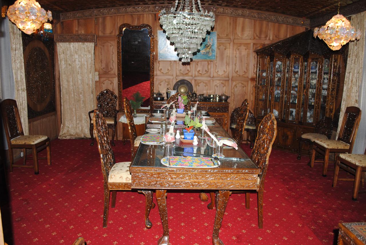Shahnama Group of Houseboat Srinagar Restaurant