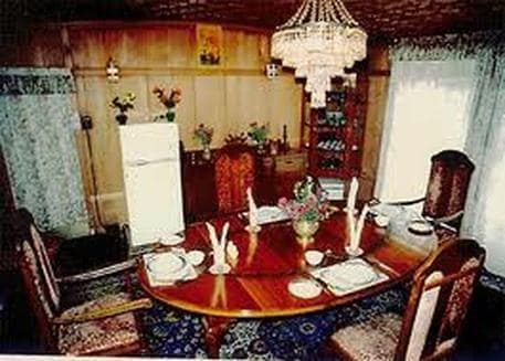 Hanief Houseboat Srinagar Restaurant