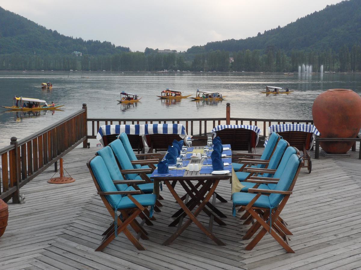 Sukoon Houseboat Srinagar Restaurant