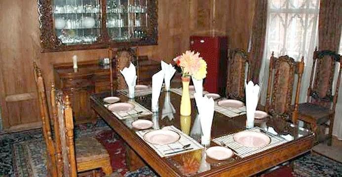 Persian Palace Houseboat Srinagar Restaurant