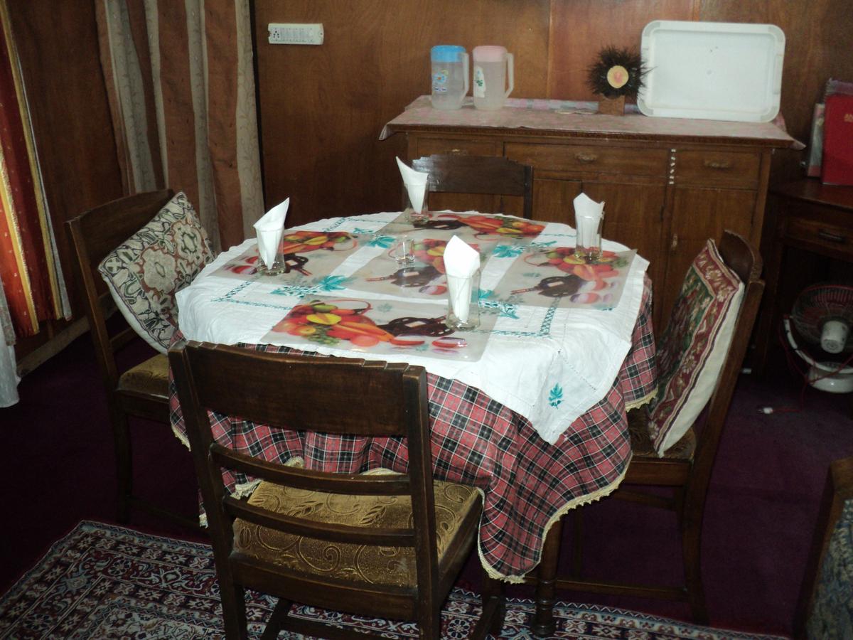 Kohosar Houseboat Srinagar Restaurant