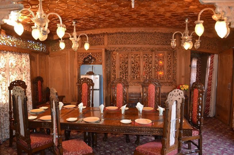 Amina Group of Houseboat Srinagar Restaurant