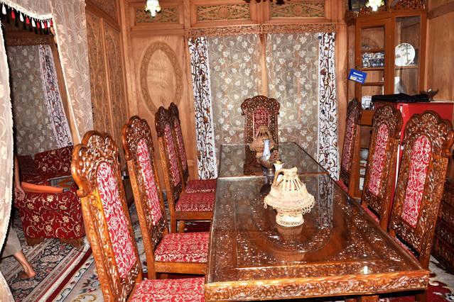 Jilwi Palace Group of Houseboat Srinagar Restaurant