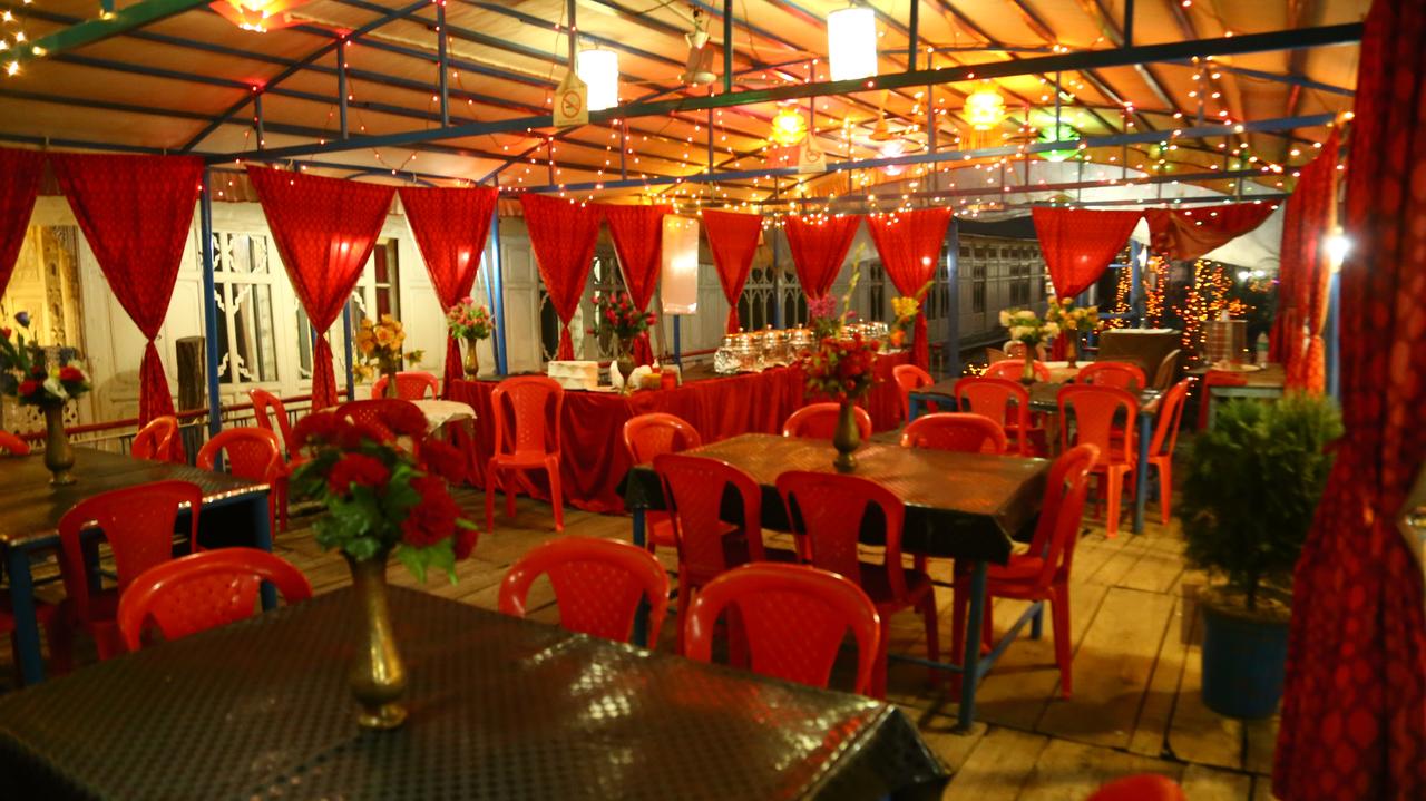 Aziz Palace Group of Houseboat Srinagar Restaurant